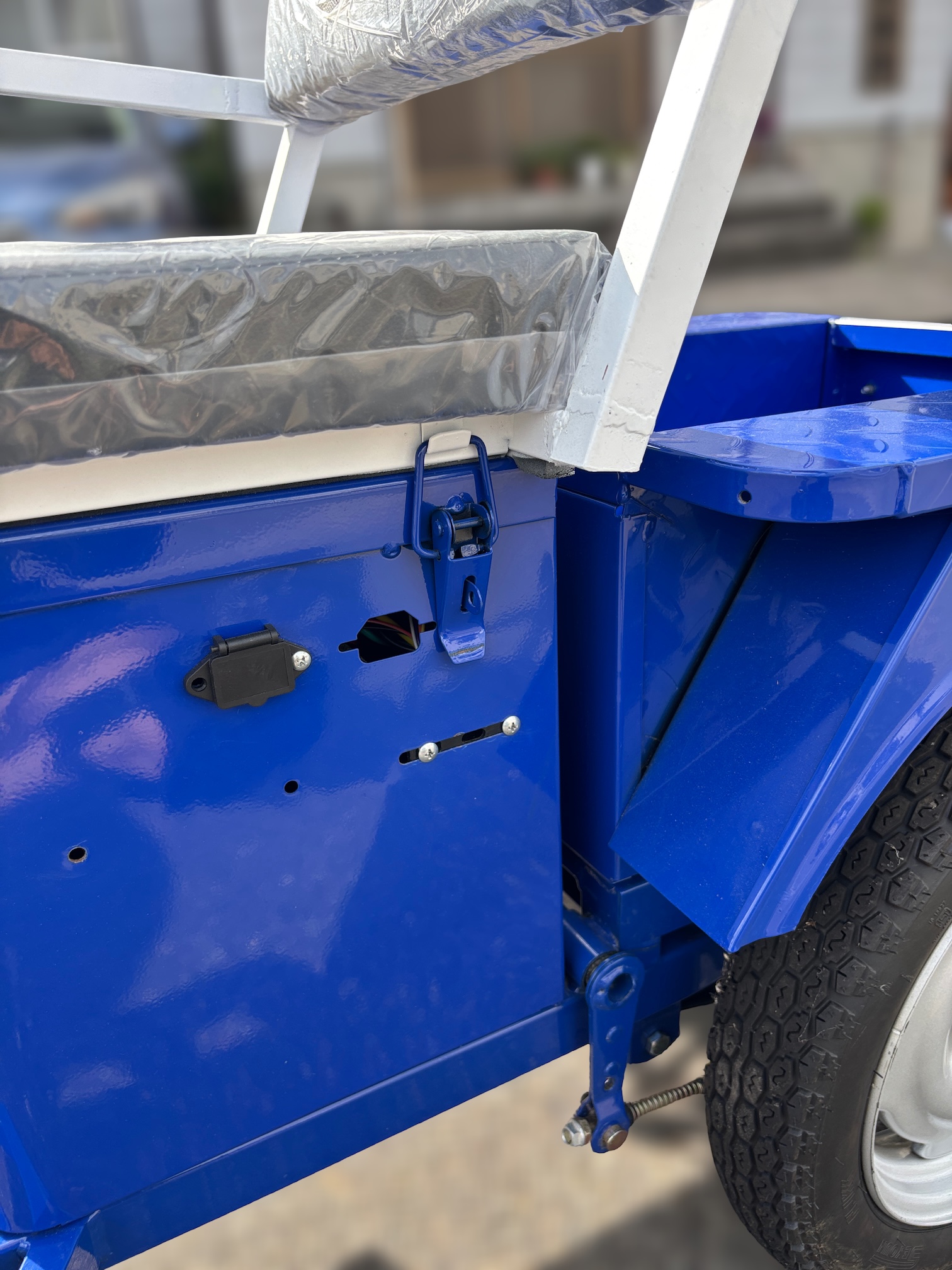 背もたれを50mm後方に 3