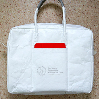 ���o�C���u���[�t�P�[�X�uTHINK AERO�v�O�|�P�b�g