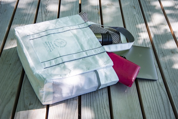 �^�C�x�b�N���g�[�g�uTHINK AERO TOTE�v�g�p�C���[�W