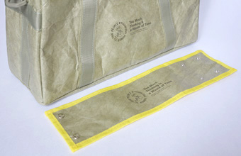 �{�̂Ɠ����f�ށA�J���[�́u�L�������O�x���g�v�𓯍�